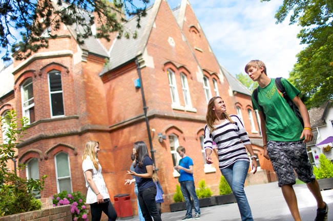 Du học Anh trường Kings Colleges với học bổng hấp dẫn lên đến 50%