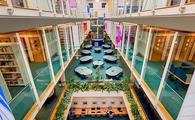 Học bổng hấp dẫn từ Đại học Hertfordshire, Anh Quốc