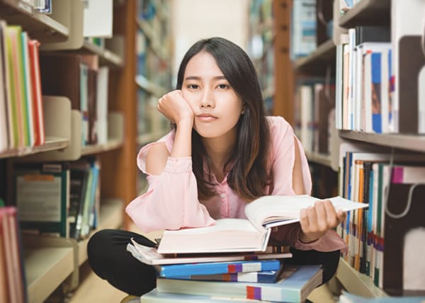 Sự phân biệt chính mình khiến bạn trở nên biệt lập (Ảnh minh họa)