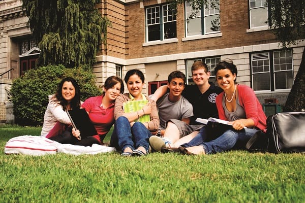 Du học sinh mới cần tìm hiểu nhiều hơn về Canada