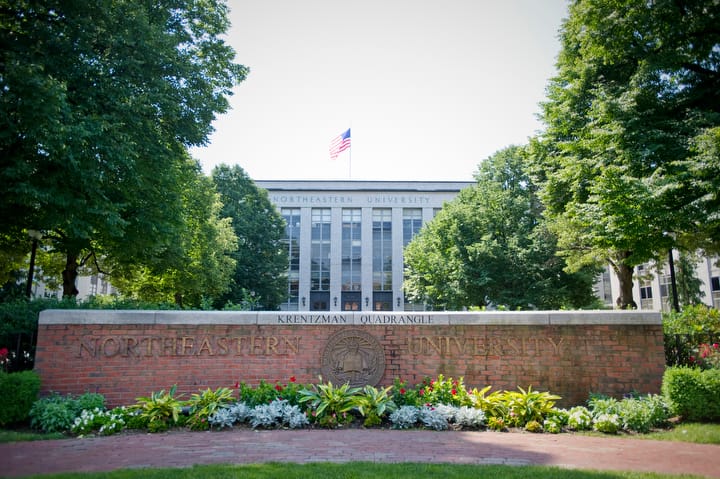 Sở hữu bằng cử nhân Mỹ chỉ trong hai năm