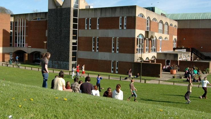 Du học Anh ngành Marketing tại sao không chọn Đại học Sussex?