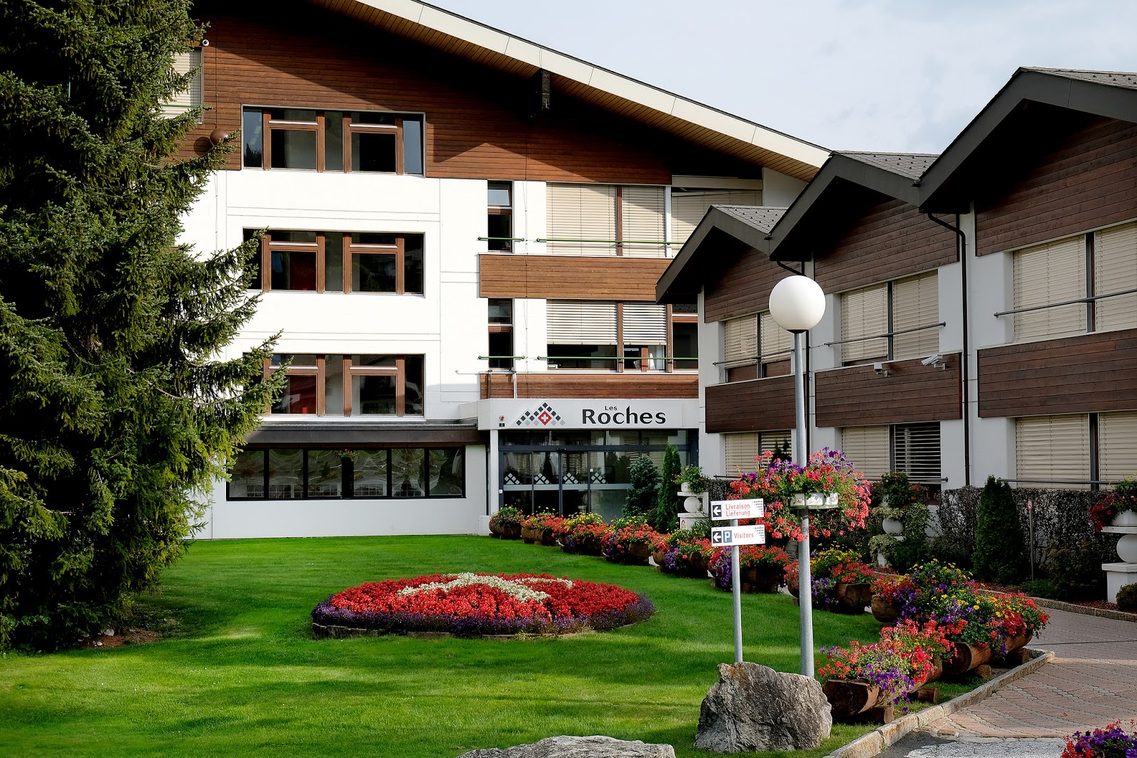 Học bổng trường Les Roches: