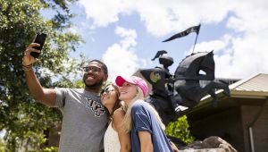 Cánh cổng vào một trong những trường đại học lớn nhất tại Mỹ