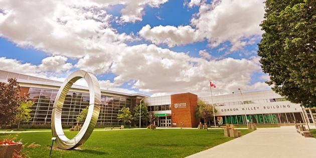 Khung cảnh trường Cao đẳng Công lập Durham