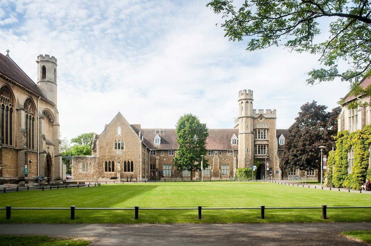 Học bổng thạc sỹ lên đến 50% từ ĐH Gloucestershire – Anh Quốc