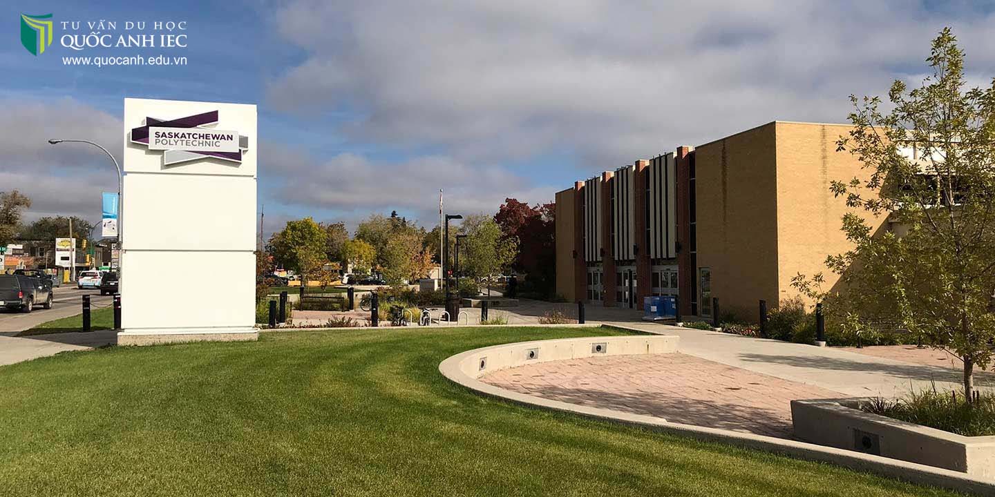 Cổng trước của trường Campus của trường Saskatchewan Polytechnic