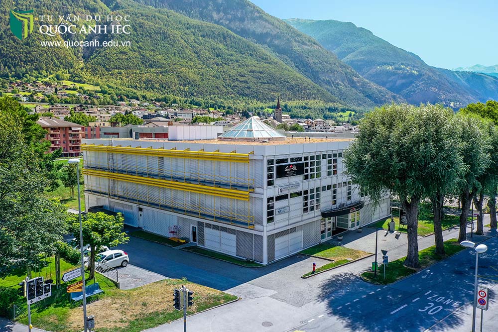  Culinary Arts Academy Switzerland (CAA)