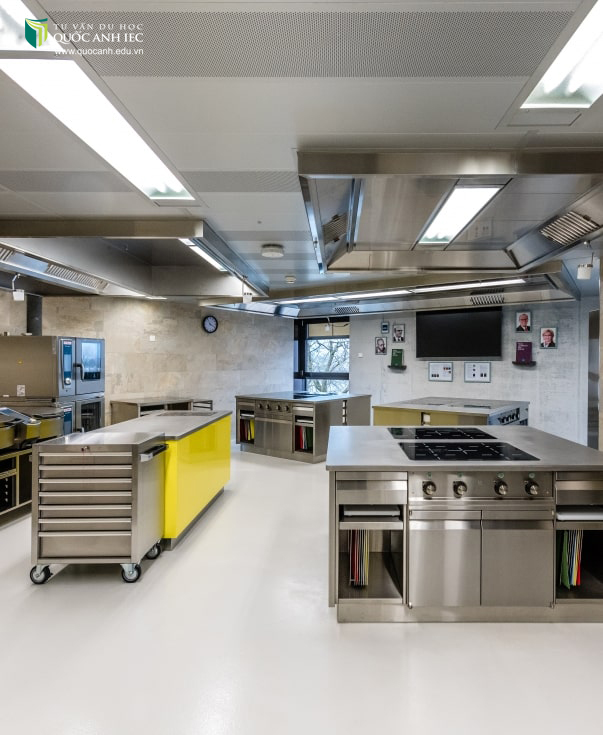  Culinary Arts Academy Switzerland (CAA)