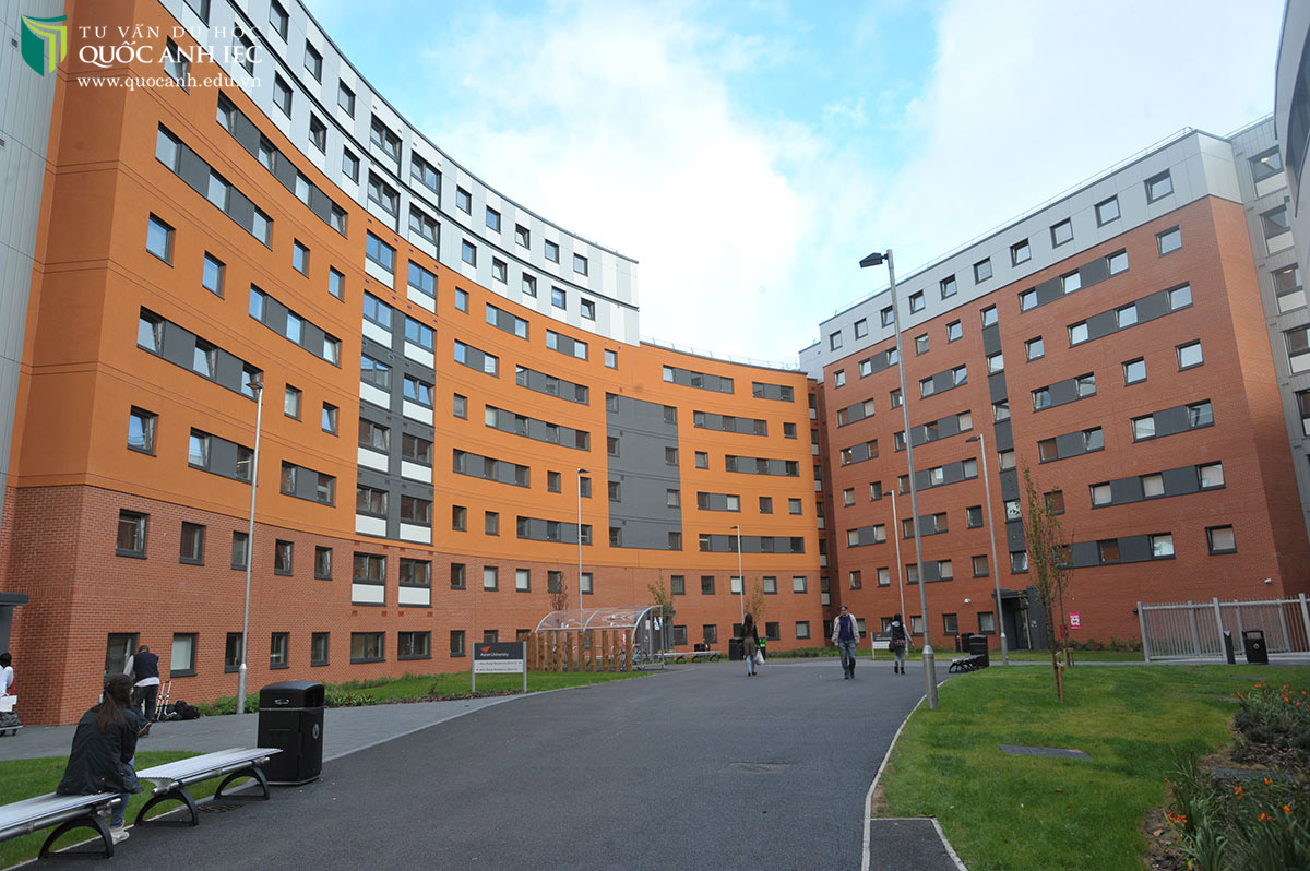 Du học Anh quốc Aston University