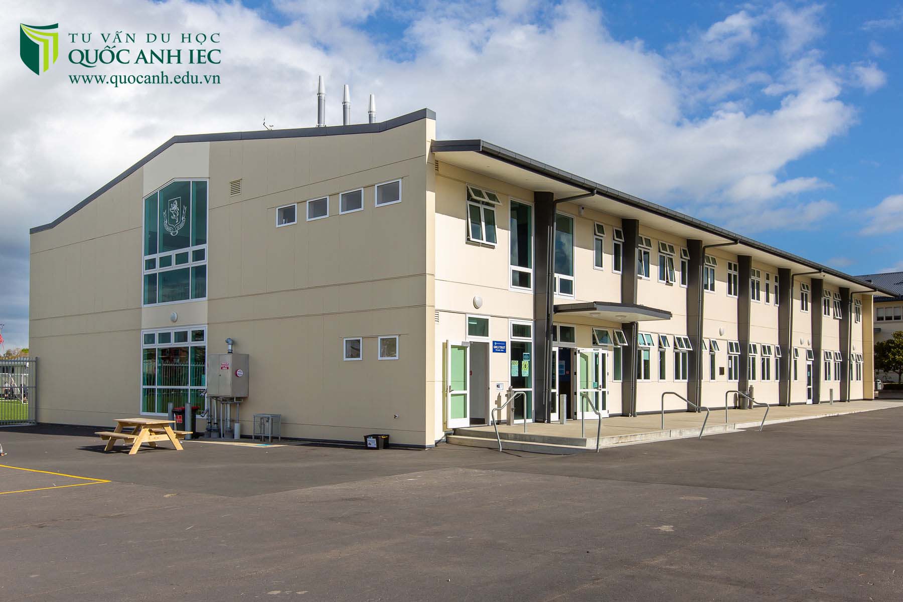 90% học sinh quốc tế của trường được chuyển tiếp vào đại học danh tiếng