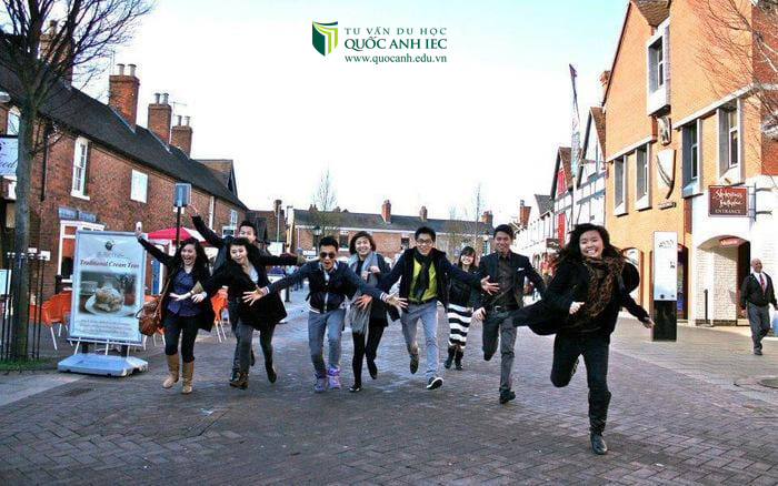 Nói tiếng Anh như người bản địa sẽ không là điều khó khi du học anh nếu bạn đủ kiên nhẫn và quyết tâm