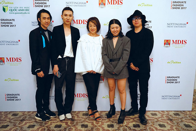 Sinh viên tiêu biểu và khoa Thiết kế thời trang (MDIS) tại buổi show diễn tốt nghiệp năm 2017