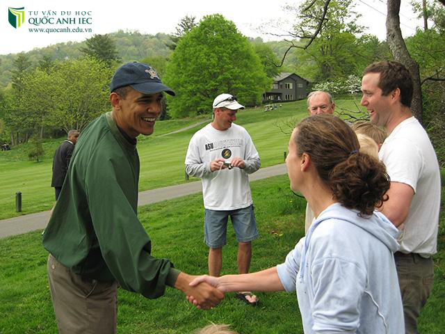 Đừng để ngoại ngữ trở thành rào cản với bạn trong giao tiếp ở Mỹ (Ảnh minh họa)