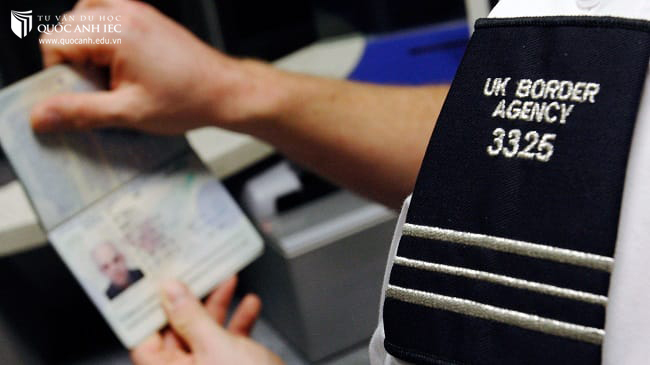 Thủ tục thu phí xin visa du học Anh trực tuyến bắt đầu được áp dụng (Ảnh minh họa)