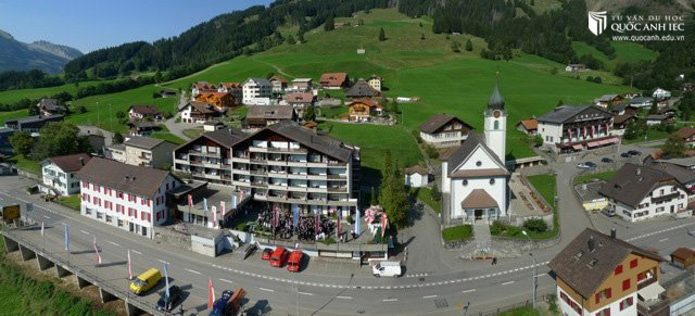 Quang cảnh tại học viện HTMi