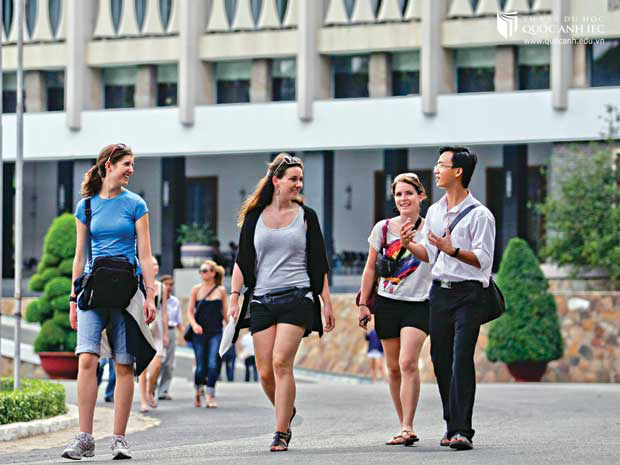 Lượng khách đến Việt Nam ngày một nhiều, là cơ hội cho những sinh viên học ngành Du lịch, Khách sạn